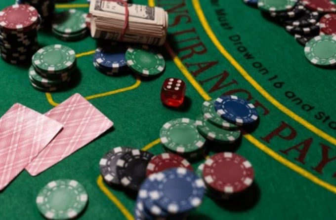 Tampilan meja Texas Poker dengan pemain aktif